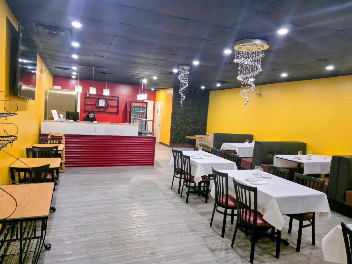 Tandoori chicken and garlic naan at Tamarind Regina South